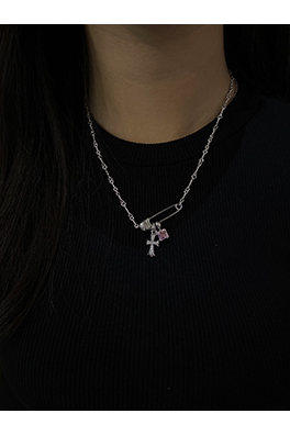 クロムハーツ 新しいブローチクロスホワイトゴールドメッキシュガーキューブネックレス