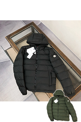 モンクレール Laveraet フード付きショートダウンジャケット