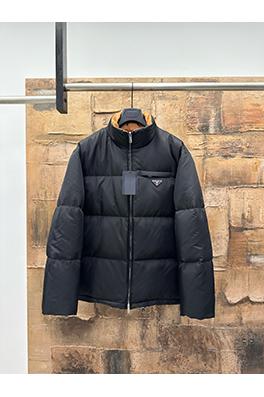 プラダ スタンドカラーのカラーブロックダウンジャケット