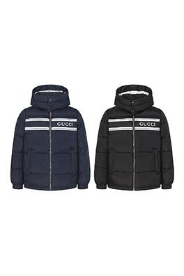 グッチスーパーコピー ロゴストライププリントのフード付きダウンジャケット