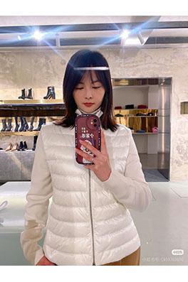 モンクレール 新モデルロゴパッチワークダウンジャケット