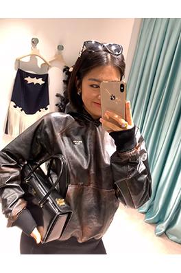 プラダスーパーコピー 新作のダメージフード付きレザープルオーバージャケット