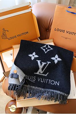 ルイヴィトンスーパーコピー ブラックのクラシックモノグラムカシミアショール