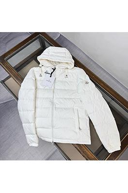 モンクレール Laverae フード付きショートダウンジャケット