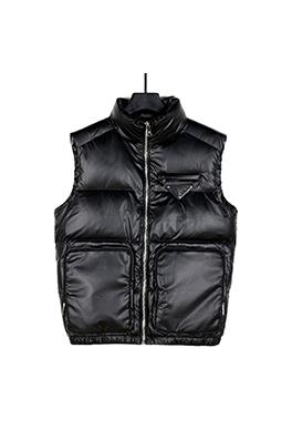 プラダ 胸にロゴが入ったベストセラーのカップルダウンベスト