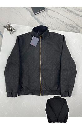 ルイヴィトンスーパーコピー 全面にロゴプリントと小型飛機のデザインたレザージャケット