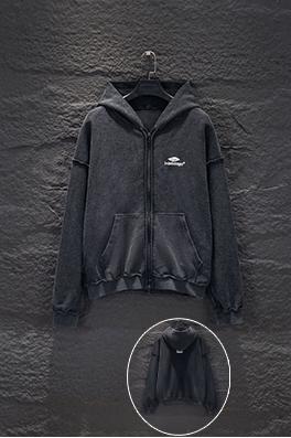 バレンシアガ BALENCIAGA 新作のダメージ刺繍りジップアップジャケット