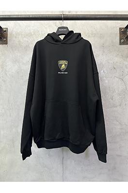 バレンシアガ コラボレーションシリーズのプリントパーカー