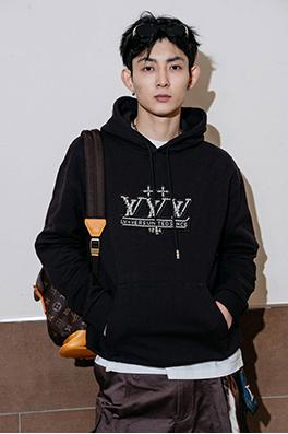 ルイヴィトン ラインストーンホワイトパールエンブレムフード付きスウェットシャツ