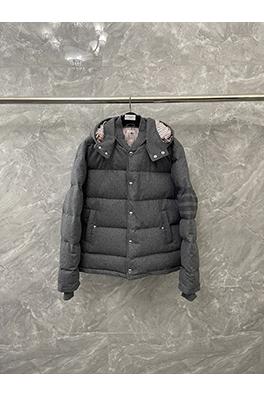 トムブラウン 年間ベストセラーのフード付きダウンジャケット