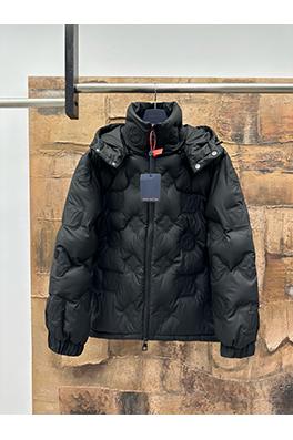 ルイヴィトン 新モデルモノグラムダウンジャケット