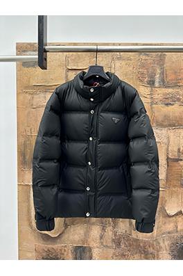 プラダ トライアングルアイアンブランドダウンジャケット