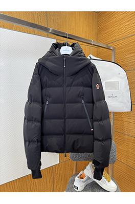 モンクレール 袖パッチジップポケットフード付きダウンジャケット