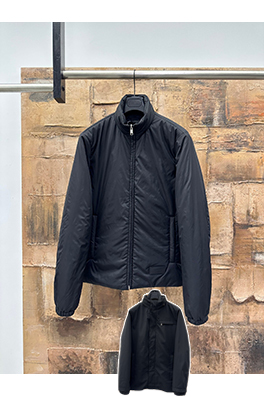 プラダ 新しいツーピースジャケット