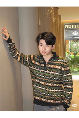 ロエベ オールウールのクリスマスグリーンニットセーター