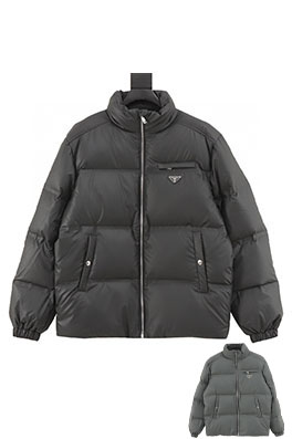プラダ レザーエナメルロゴスタンドカラーダウンジャケット