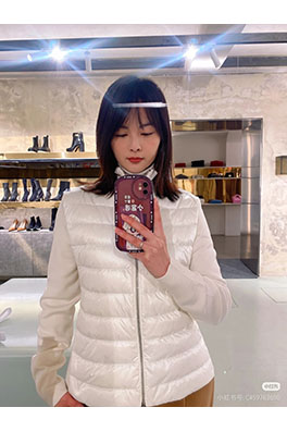 モンクレール 新モデルロゴパッチワークダウンジャケット