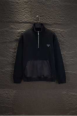 プラダスーパーコピー ハーフジップオープンチェストスウェットシャツ