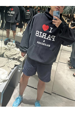 バレンシアガ Balenciaga PARIS ハートパリプリントパーカー