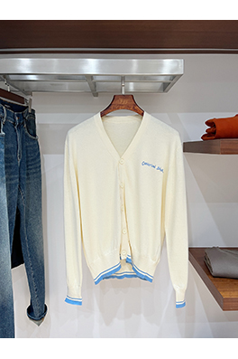 ディオール 新作の無地レター刺繍ニットカーディガン