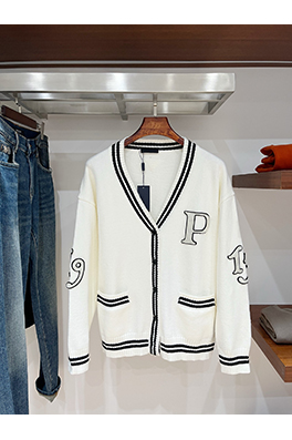 プラダ 新しいアップリケ刺繍のプレッピースタイルのカーディガンセーター