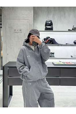 バレンシアガコピー 刺繍入りフード付きジャケット