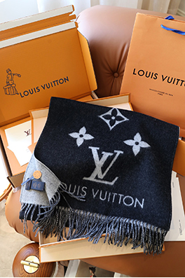 ルイヴィトンスーパーコピー ブラックのクラシックモノグラムカシミアショール