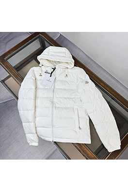 モンクレール Laverae フード付きショートダウンジャケット