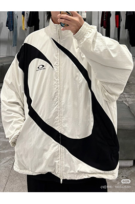 バレンシアガスーパーコピー 大きな半円の白黒刺繍防水ウィンドブレーカージャケット