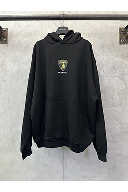 バレンシアガ コラボレーションシリーズのプリントパーカー