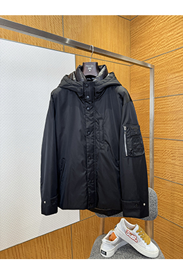 プラダ 袖パッチポケット付きボタンダウンフード付きダウンジャケット