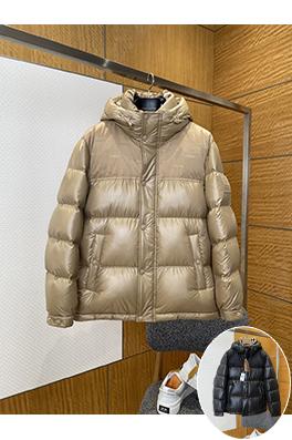 バーバリー 袖口にトリムをしたスタンドカラーのフード付きダウンジャケット