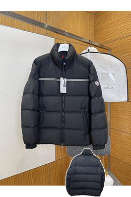 モンクレール 袖パッチ付きカラーブロックストライプダウンジャケット
