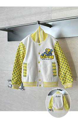 ルイヴィトン にドット柄の犬刺繍がされたレザースリーブのベースボールジャケット