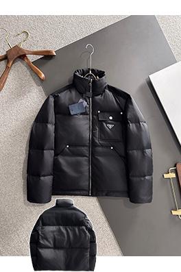 プラダ ポケットに三角ロゴが付いたショートダウンジャケット