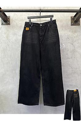 ルイヴィトンコピー 刺繍入りレザーラベルのワイドレッグジーンズ