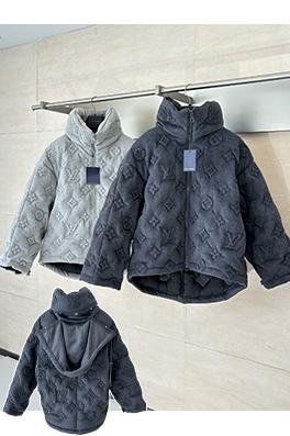 ルイヴィトン モノグラムエンボスのダウンジャケットコート