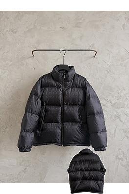 クロムハーツ 全面にクロスプリントとラインストーンのホットスタンプをしたスタイルのダウンジャケット