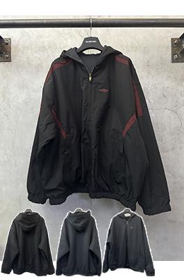 バレンシアガ BALENCIAGA 黒と赤のカラーブロックリバーシブルジップアップジャケット