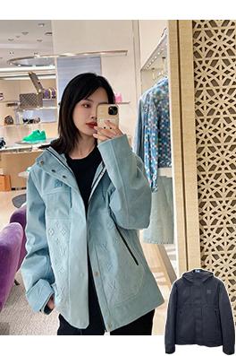 ルイヴィトンコピー エンボスのドローストリングダウンジャケット