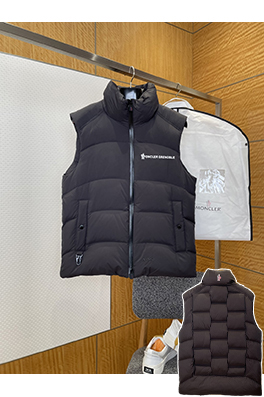 モンクレール 新モデルキルティングスタンドカラーダウンベスト