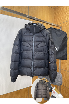 フェンディ モノグラム入りフード付きダウンジャケット