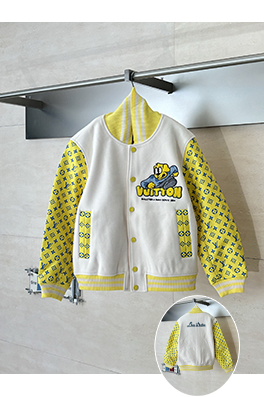 ルイヴィトン にドット柄の犬刺繍がされたレザースリーブのベースボールジャケット