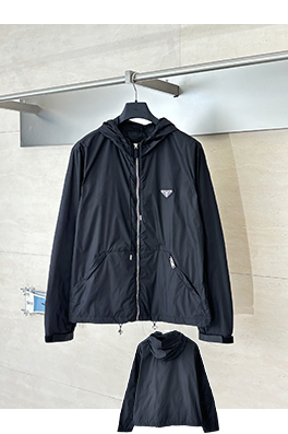 プラダ Re-Nylon リサイクルナイロン クラシック トライアングル ロゴ トレンチコート