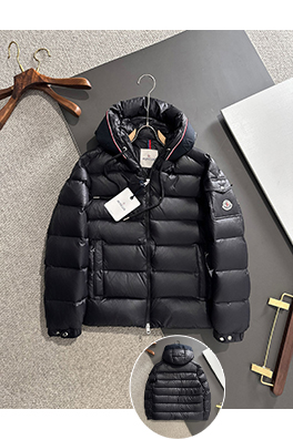 モンクレールスーパーコピー フード付きカラーストライプ ショートダウンジャケット