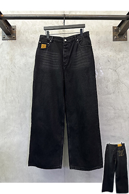 ルイヴィトンコピー 刺繍入りレザーラベルのワイドレッグジーンズ