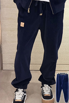 ルイヴィトンスーパーコピー レザーロゴコーデュロイパンツ