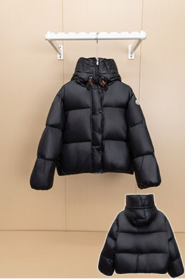 モンクレール フード付きショートパファージャケット