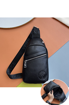 ヴェルサーチ デパートで人気のメンズチェストバッグ