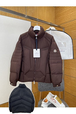 モンクレール スタンドカラーのメカ風ダウンジャケット